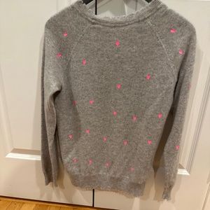 Grey sweater with pink hearts